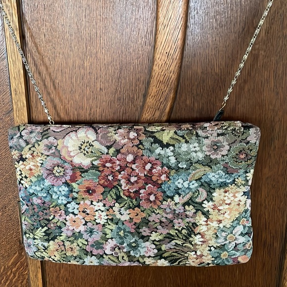 Vintage Floral Tapestry Shoulder Bag - Picture 6 of 7